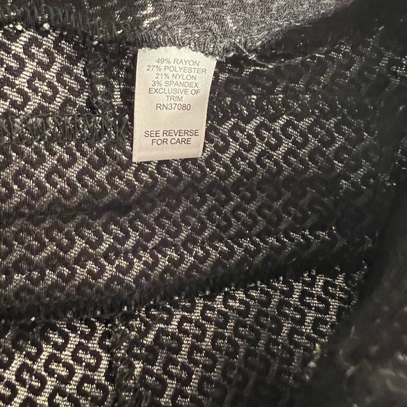 CATO FASHIONS - Contemporary Metallic Pattern Cigarette Pants - Size 2 - Picture 7 of 7